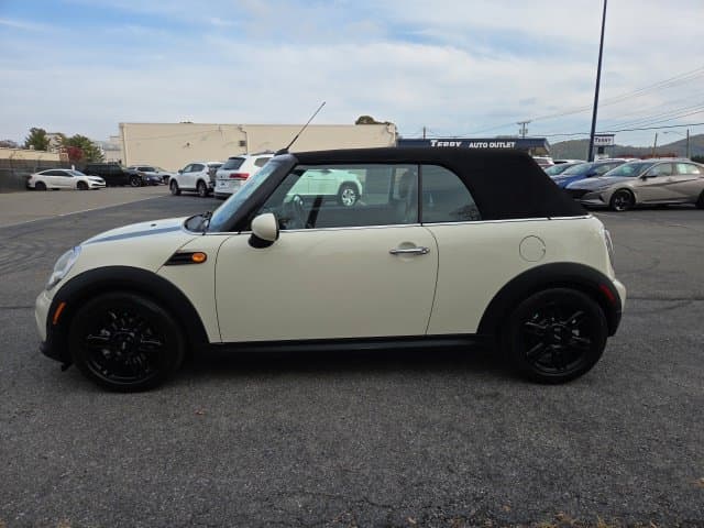 2015 MINI Cooper Base Photo in Lynchburg VA 24502