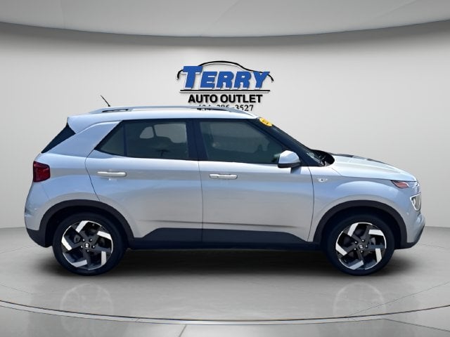 2025 Hyundai Venue SEL Photo in Lynchburg VA 24502