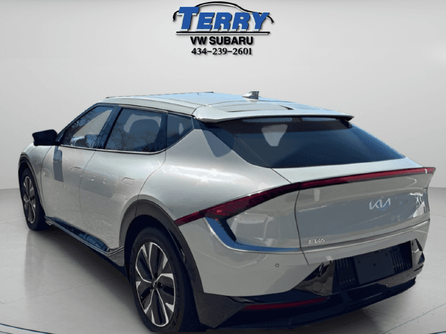 Pre-Owned 2022 Kia EV6 Wind - photo - 4