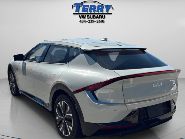 Pre-Owned 2022 Kia EV6 Wind - photo - 4