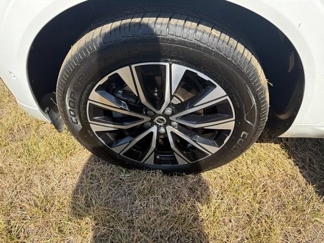 Pre-Owned 2023 Volvo XC60 B5 Plus Dark Theme - photo - 34
