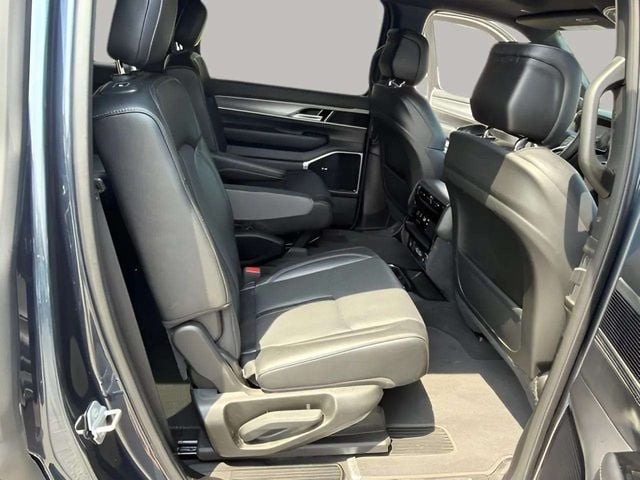 Pre-Owned 2025 Jeep Wagoneer Series III - photo - 28