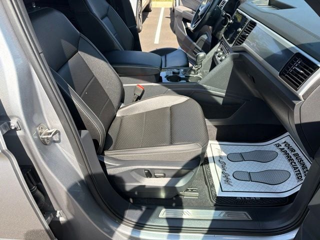 Pre-Owned 2023 Volkswagen Atlas Cross Sport 3.6L V6 SEL - photo - 25