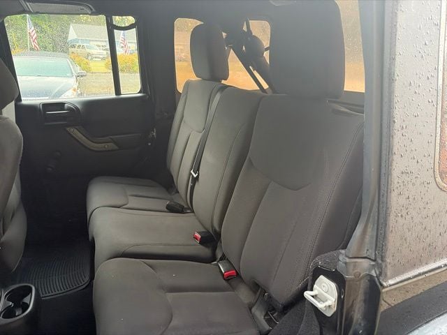 Pre-Owned 2016 Jeep Wrangler Unlimited Sport - photo - 6