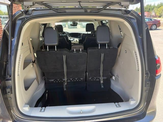 Pre-Owned 2022 Chrysler Pacifica Touring L - photo - 5