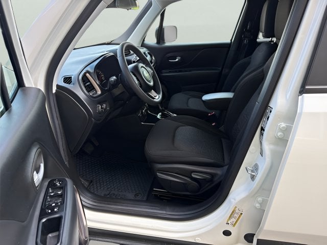 Pre-Owned 2023 Jeep Renegade Latitude - photo - 7