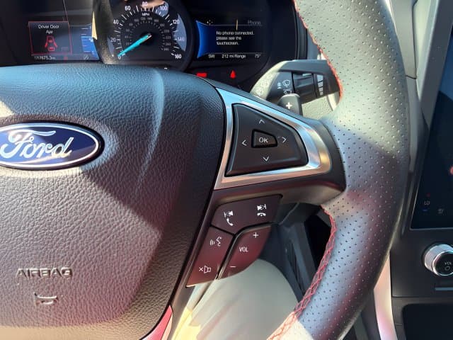 Pre-Owned 2023 Ford Edge ST Line - photo - 10