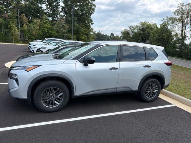 Pre-Owned 2024 Nissan Rogue S - photo - 1