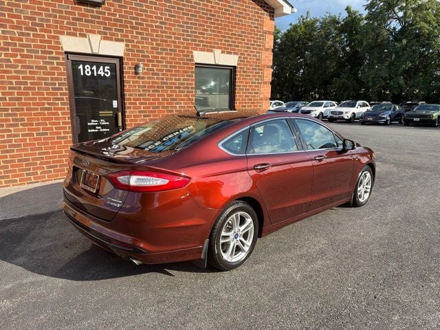 Pre-Owned 2016 Ford Fusion Hybrid Titanium - photo - 4