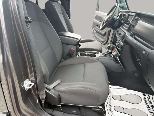 Pre-Owned 2023 Jeep Gladiator Sport S - photo - 18