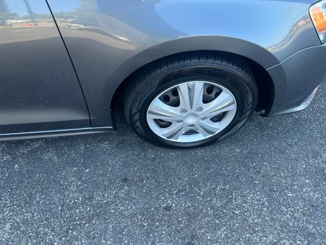 Pre-Owned 2015 Volkswagen Jetta 2.0L TDI SE - photo - 3