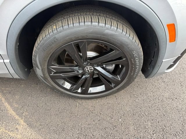 Pre-Owned 2024 Volkswagen Tiguan 2.0T SE R-Line Black - photo - 28