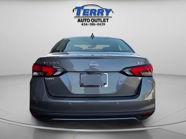 Pre-Owned 2023 Nissan Versa 1.6 SV - photo - 3