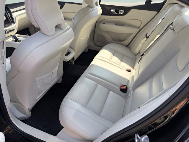 Pre-Owned 2024 Volvo S60 B5 Plus Dark Theme - photo - 5