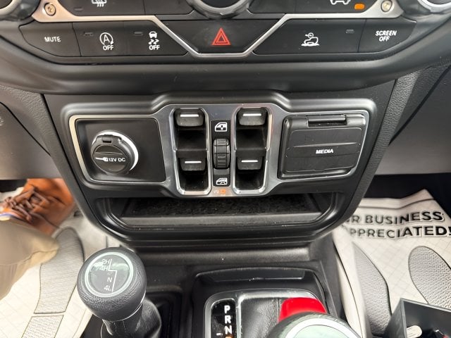 Pre-Owned 2023 Jeep Gladiator Sport S - photo - 20