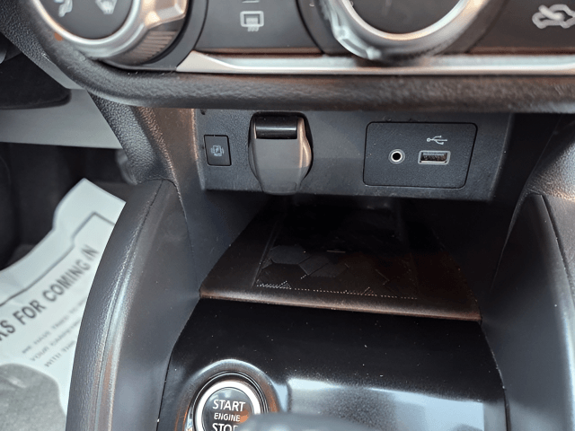 Pre-Owned 2023 Nissan Versa 1.6 SV - photo - 5