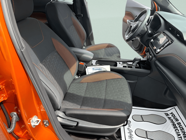 Pre-Owned 2023 Nissan Kicks SR - photo - 24
