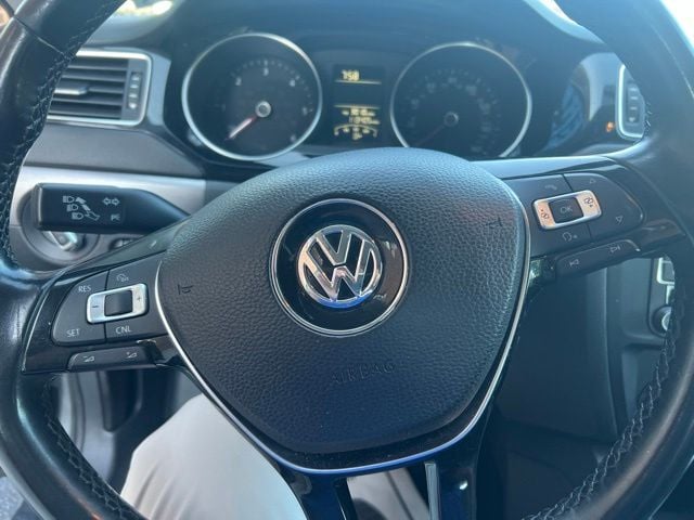 Pre-Owned 2015 Volkswagen Jetta 2.0L TDI SE - photo - 8