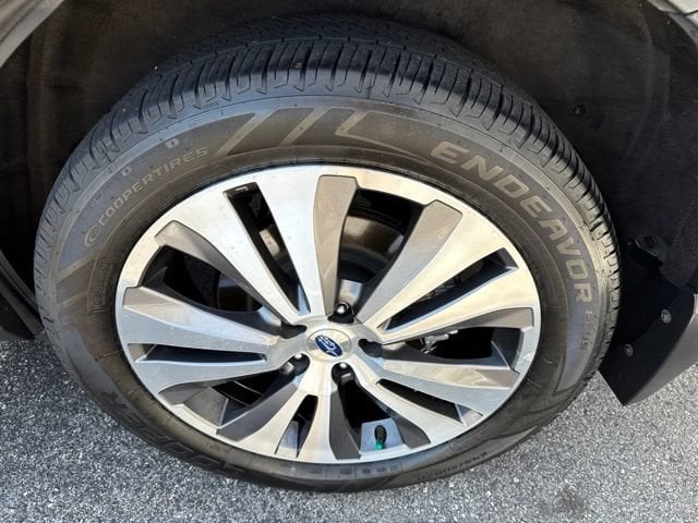 Pre-Owned 2022 Subaru Ascent Limited - photo - 10