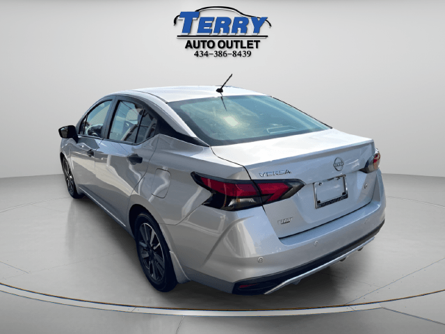 Pre-Owned 2024 Nissan Versa 1.6 S - photo - 4