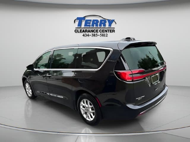 Pre-Owned 2023 Chrysler Pacifica Touring L - photo - 3