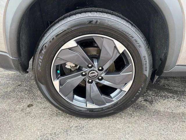 Pre-Owned 2025 Nissan Rogue SV - photo - 11