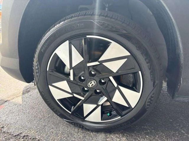 Pre-Owned 2025 Hyundai Kona SEL - photo - 10