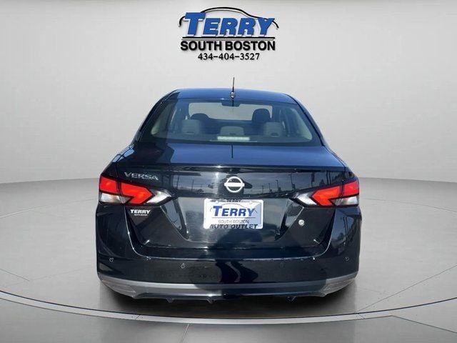 Pre-Owned 2024 Nissan Versa 1.6 S - photo - 3