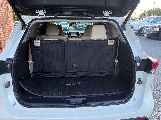 Pre-Owned 2021 Toyota Highlander XLE - photo - 5