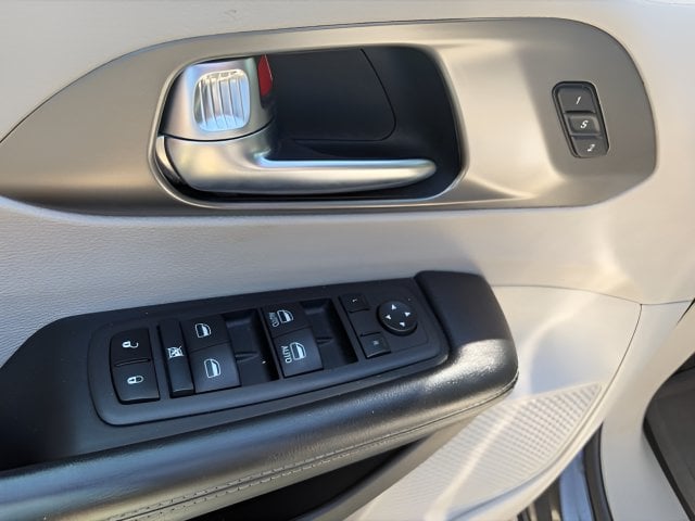 Pre-Owned 2022 Chrysler Pacifica Touring L - photo - 10