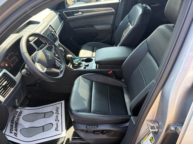 Pre-Owned 2023 Volkswagen Atlas Cross Sport 3.6L V6 SEL - photo - 4
