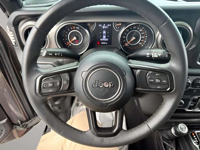 Pre-Owned 2023 Jeep Gladiator Sport S - photo - 3