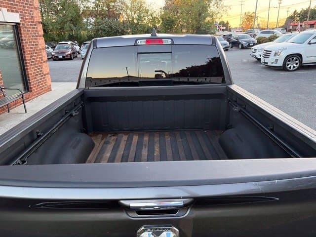 Pre-Owned 2019 Ram 1500 Laramie - photo - 5