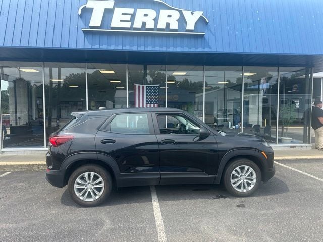Pre-Owned 2023 Chevrolet TrailBlazer LS - photo - 0