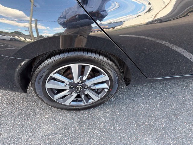 Pre-Owned 2023 Nissan Versa 1.6 SV - photo - 19