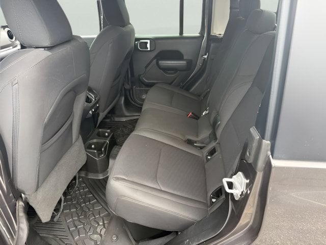 Pre-Owned 2023 Jeep Gladiator Sport S - photo - 5