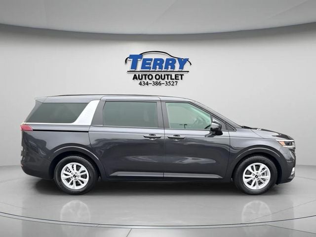 Pre-Owned 2024 Kia Carnival LX - photo - 0