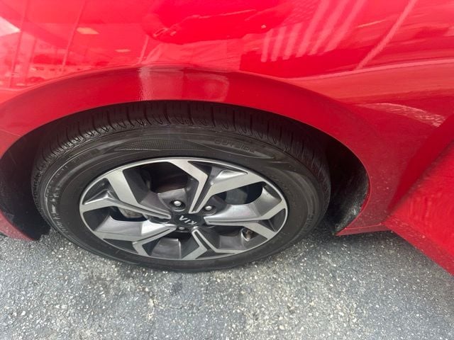 Pre-Owned 2021 Kia Forte LXS - photo - 19