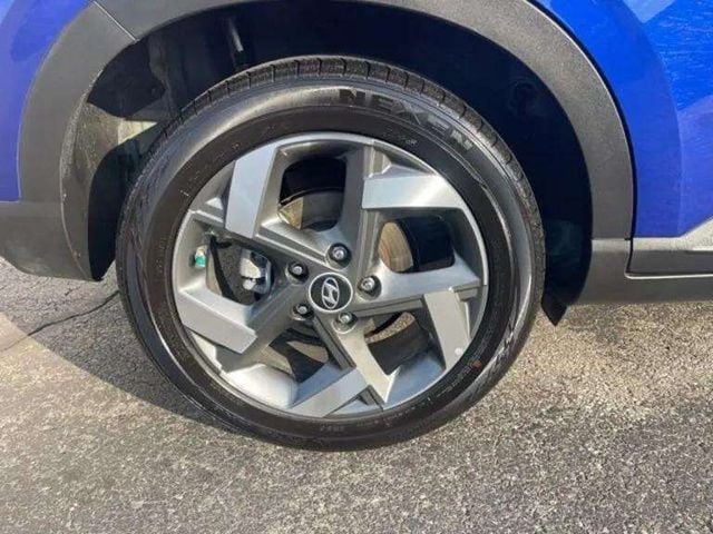 Pre-Owned 2025 Hyundai Venue SEL - photo - 13