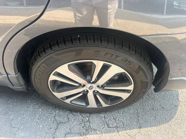 Pre-Owned 2019 Subaru Outback 2.5i - photo - 17