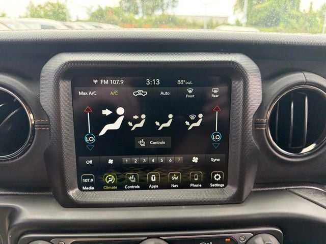 Pre-Owned 2022 Jeep Gladiator Overland - photo - 15