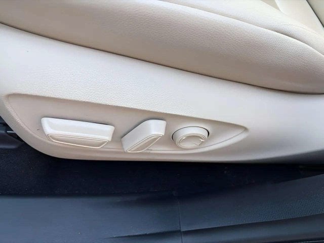 Pre-Owned 2021 Toyota Highlander XLE - photo - 9