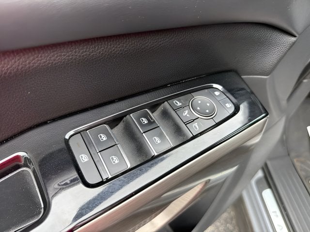 Pre-Owned 2022 Nissan Pathfinder Platinum - photo - 6
