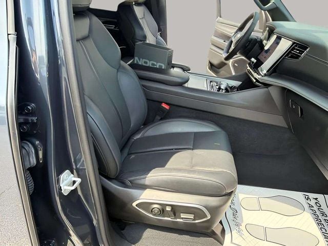 Pre-Owned 2025 Jeep Wagoneer Series III - photo - 29