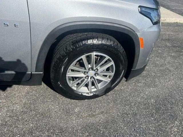Pre-Owned 2023 Chevrolet Traverse LT - photo - 17
