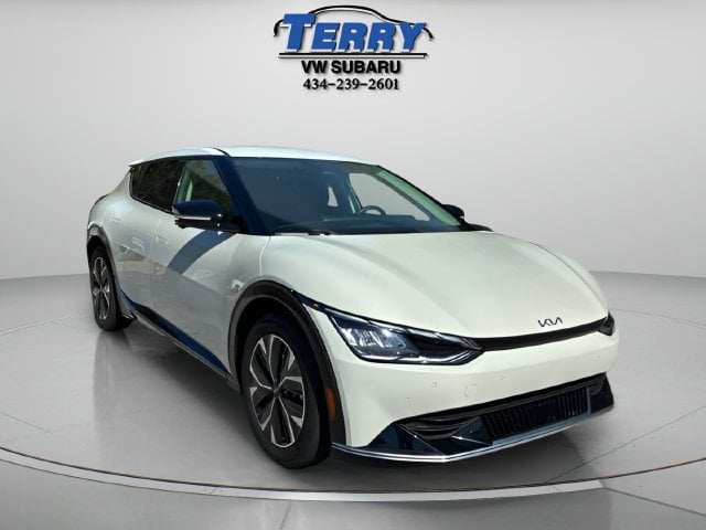 Pre-Owned 2022 Kia EV6 Wind - photo - 1