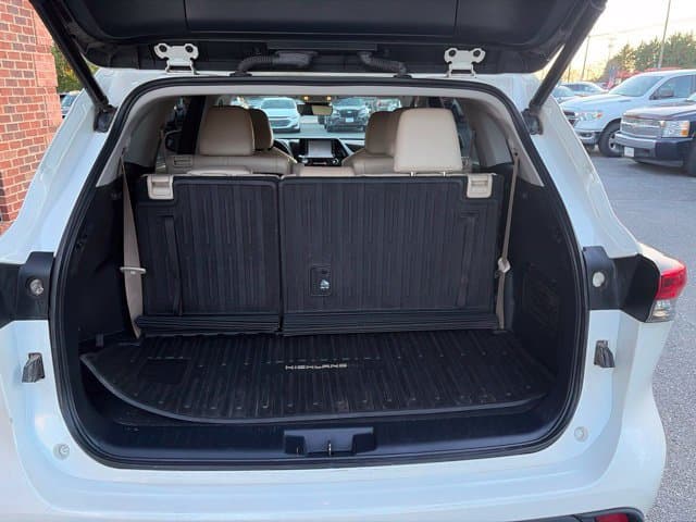 Pre-Owned 2021 Toyota Highlander XLE - photo - 5