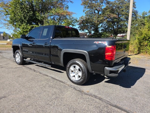 Pre-Owned 2017 Chevrolet Silverado 1500 LT - photo - 3