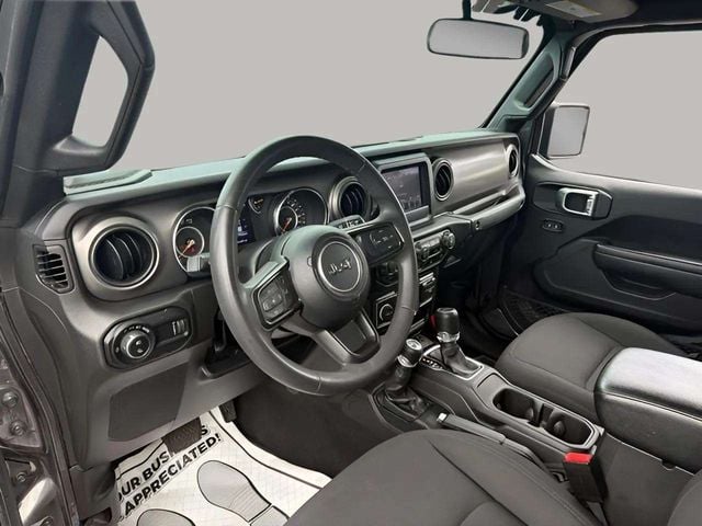 Pre-Owned 2023 Jeep Gladiator Sport S - photo - 20