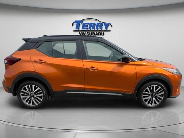 Pre-Owned 2023 Nissan Kicks SR - photo - 0